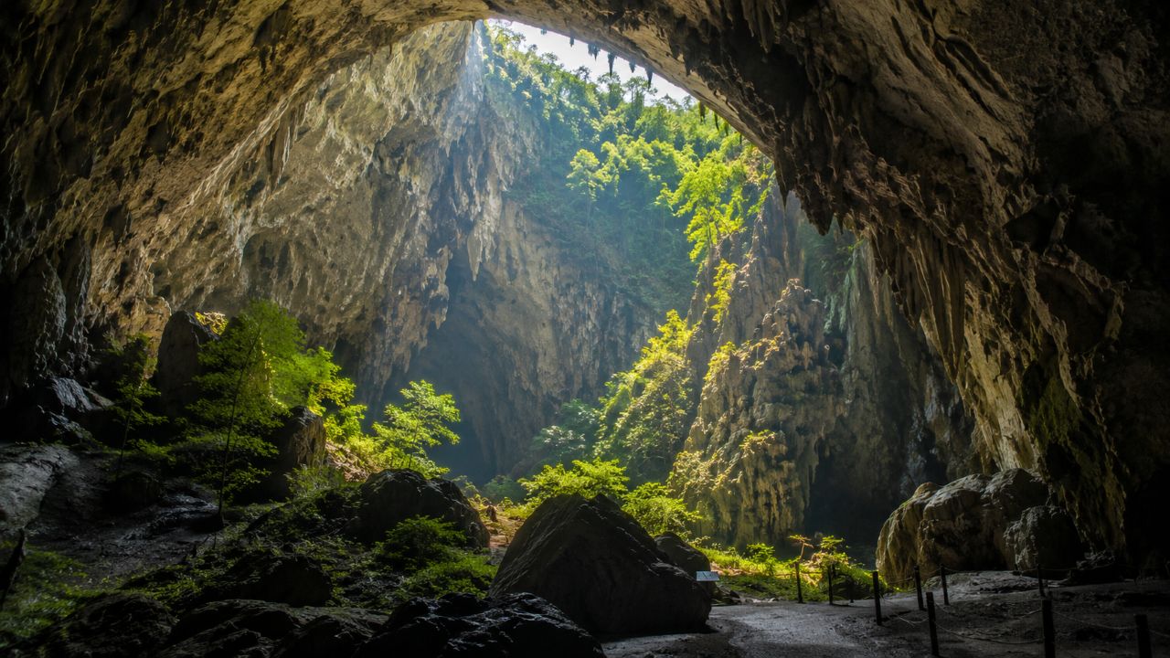 Cavernas misteriosas revelam paisagens subterrâneas, formações raras e enigmas preservados no tempo