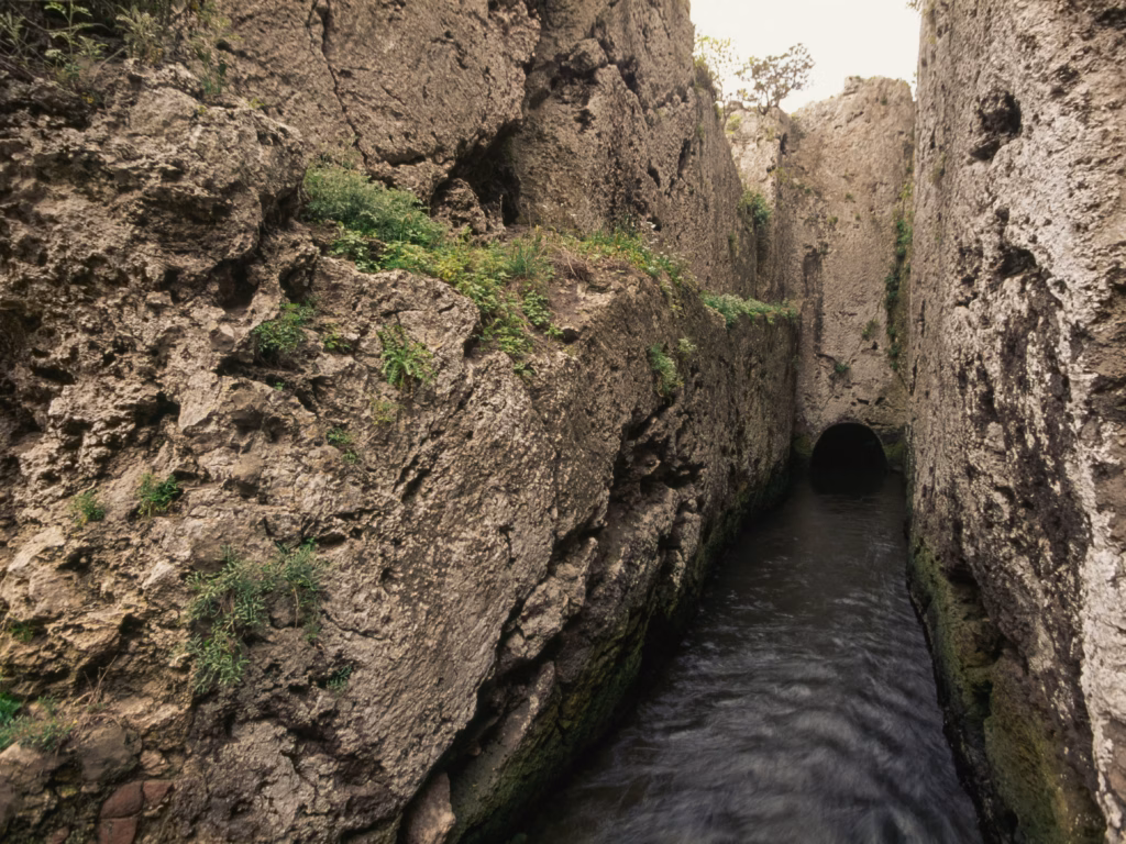 Arqueólogos descobrem uma superestrada romana enterrada nas profundezas da Terra