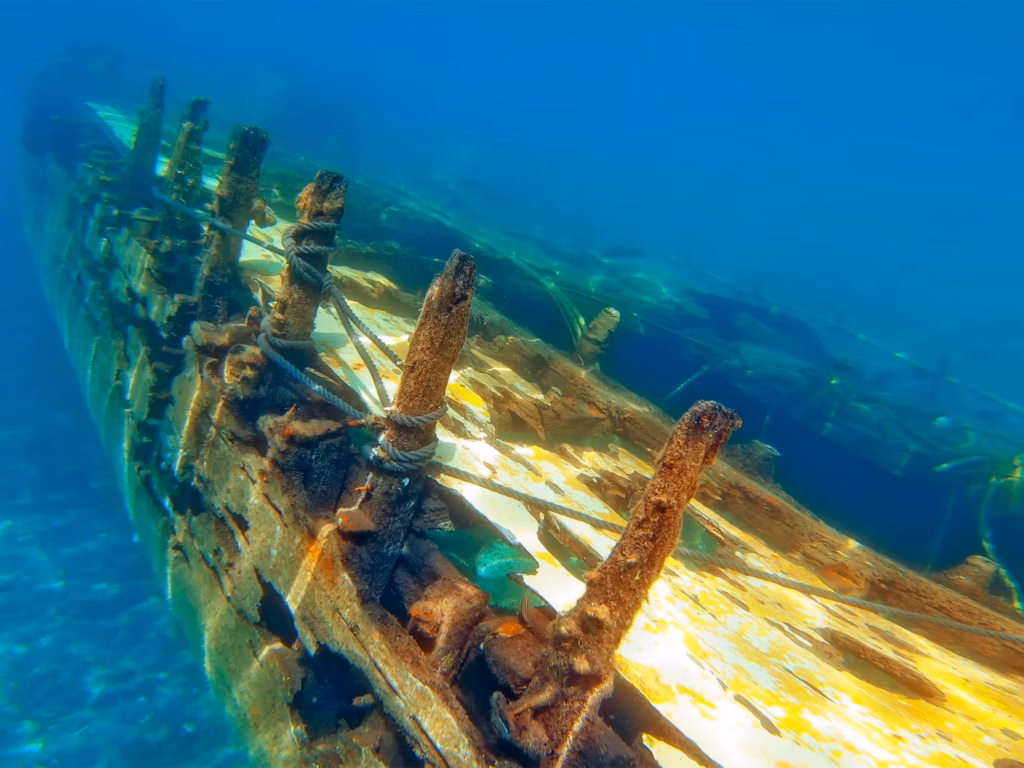 Um navio de guerra dinamarquês afundou há 225 anos, cientistas estão tentando salvá-lo de um segundo destino
