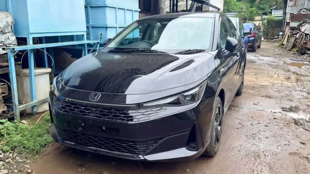 Honda City surge sem camuflagem antes da estreia e adota visual inspirado no Honda Prelude