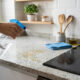 Nem sabão nem água sanitária: esse é o melhor produto para limpar a cozinha, e custa pouco no mercado