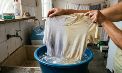 Suas roupas brancas ficarão como novas: apenas um ingrediente inesperado vai eliminar o amarelado das suas roupas