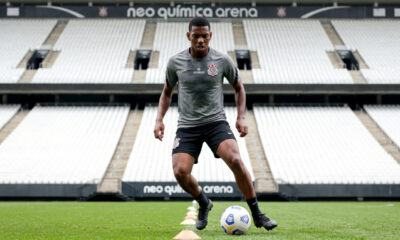 Após questões disciplinares no Corinthians, André intensifica busca por transferência ao futebol europeu