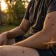 Que tipo de pessoas os mosquitos preferem picar? Por que algumas pessoas são picadas mais do que outras, mesmo quando moram juntas