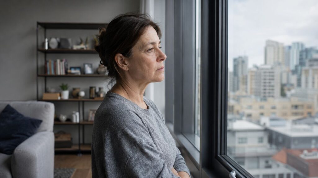 A psicologia afirma que a solidão na meia-idade não é a mesma que na juventude, pois surge quando já não se espera sentir-se emocionalmente deslocado