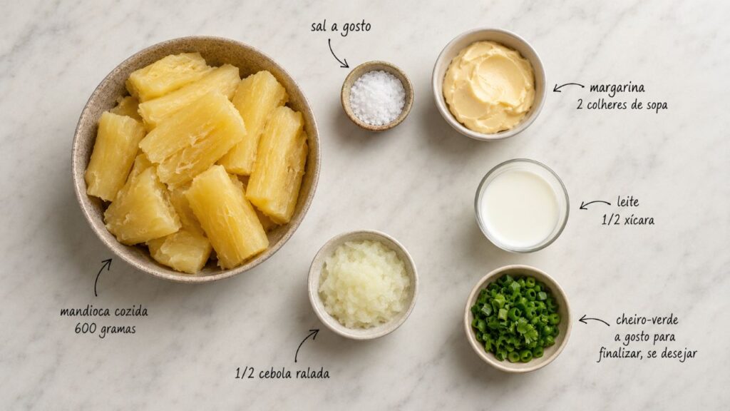 Amasse a mandioca do jeito certo e prepare um purê cremoso que deixa qualquer jantar mais gostoso