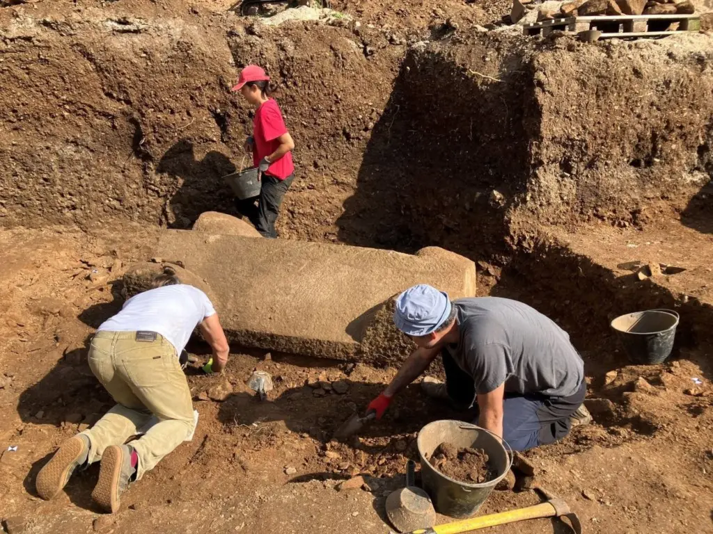 Sarcófago raro e intacto por mais de 1.500 anos é descoberto na Croácia