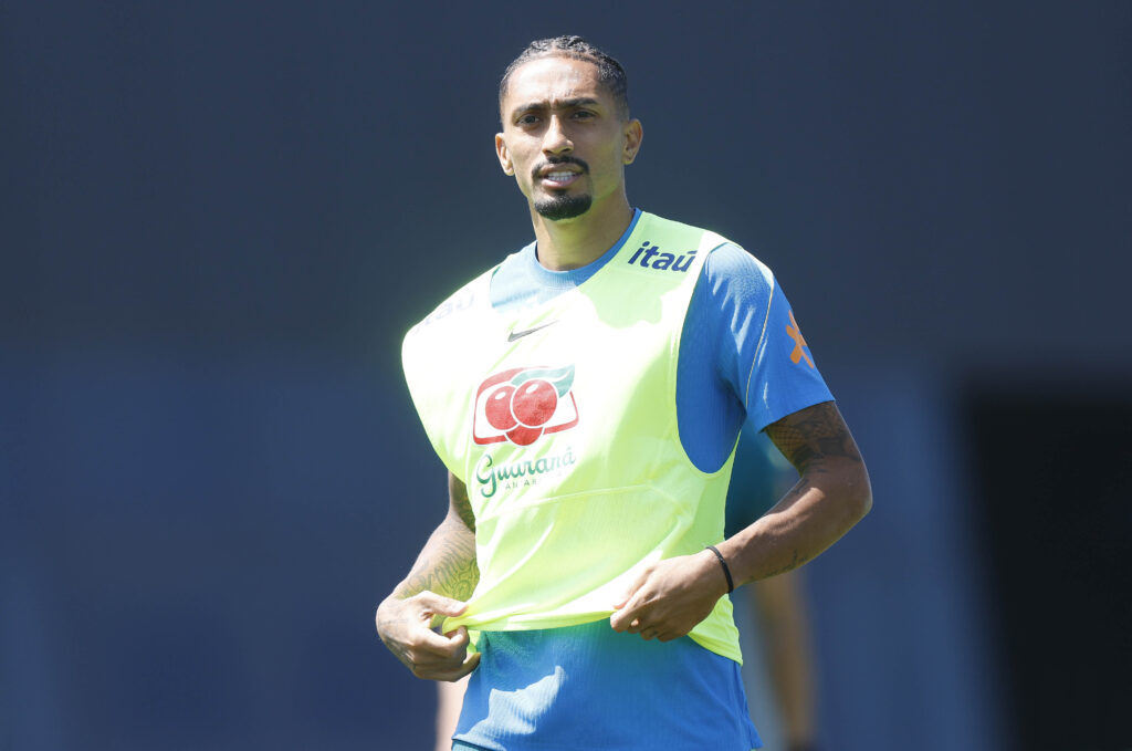 Negociação por Raphinha ganha força com interesse de clube fora das top 5 ligas europeias