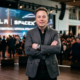 Frase do dia de Elon Musk: “Não confunda escolaridade com educação. Eu não estudei em Harvard, mas as pessoas que trabalham para mim estudaram." sobre capacidade e competência