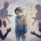 Segundo a psicologia: "Quanto mais energia gastamos tentando agradar a todos, menos sabemos quem realmente somos quando estamos sozinhos." Sobre expectativas e perder quem você é