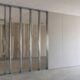 Drywall permite criar paredes internas com menos sujeira e mais rapidez que a alvenaria tradicional