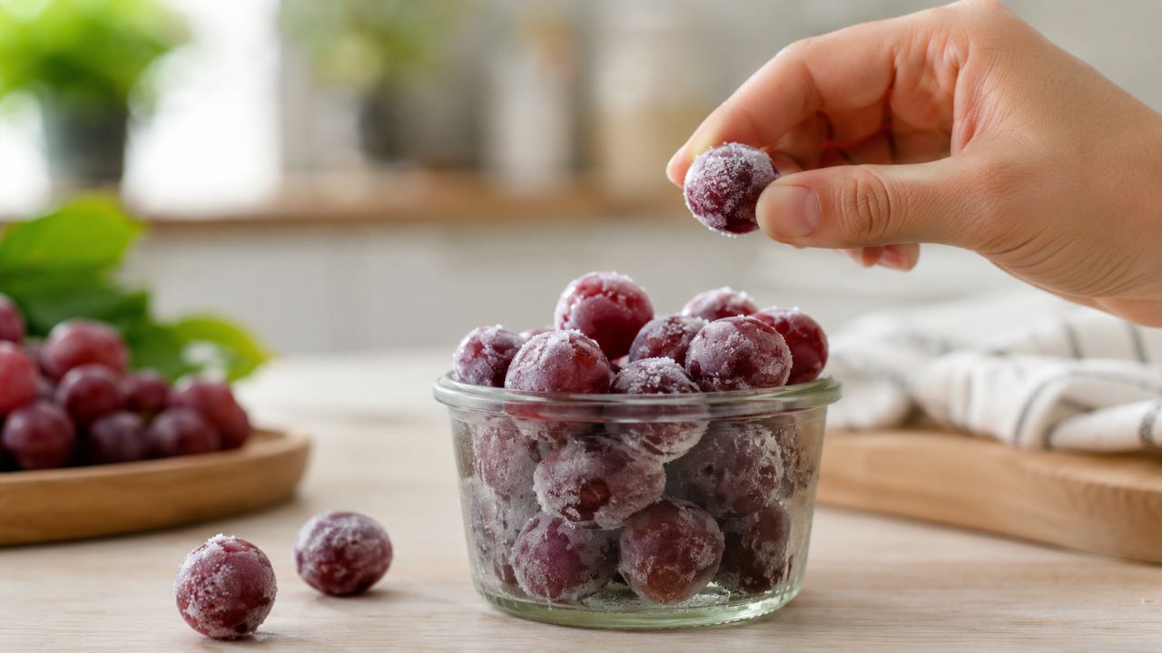 Uva congelada transforma o lanche em uma pausa doce e refrescante