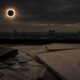 Eclipse em Leão pode marcar viradas importantes na vida financeira de alguns signos