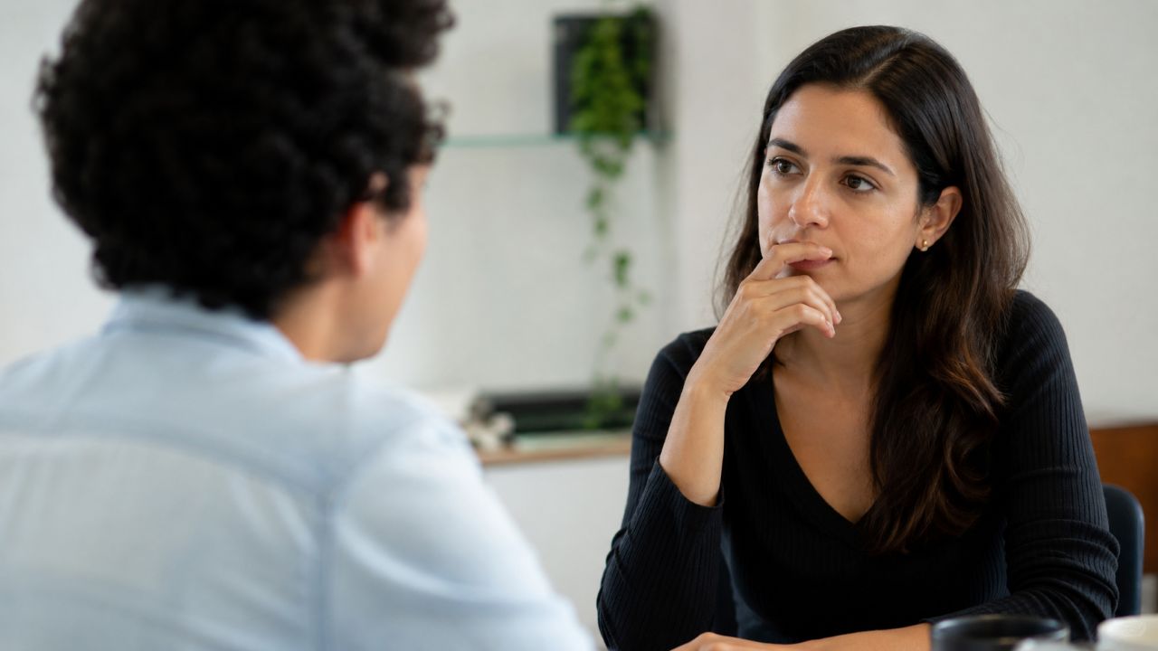Pequena mudança no comportamento durante uma conversa pode revelar mais do que parece