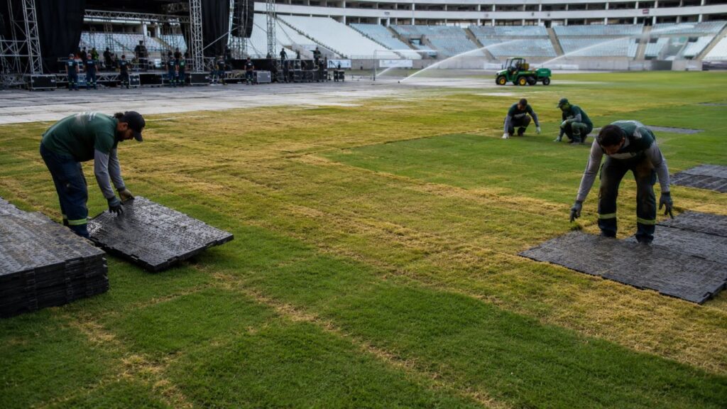 Após o show, a grama precisa de luz, ar e recuperação técnica