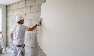 Gesso liso pode substituir etapas do reboco em paredes internas secas e bem alinhadas