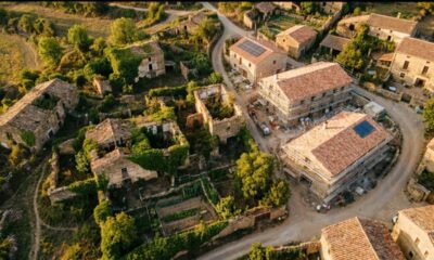 Casal paga R$ 2,07 milhões por uma vila abandonada na Espanha com quase 60 casas, igreja e mais de 6 hectares