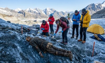 5.300 anos no gelo e ainda vivo, homem de Gelo acaba por ser um ecossistema vivo
