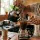 Hábitos do dia a dia que marcaram uma geração e deixaram a casa com cheiro de café passado