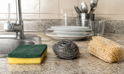 Fibra verde, aço ou vegetal: a escolha da esponja certa pode evitar erros comuns na cozinha
