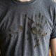 Como remover manchas de gordura das roupas com um ingrediente de cozinha que quase todo mundo tem em casa