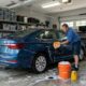 Com apenas cinco produtos, é possível lavar o carro da forma correta e manter a pintura protegida, garantindo um resultado semelhante ao de um serviço profissional