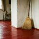 Objetos que faziam parte do cuidado com a casa e marcaram muitas memórias da infância