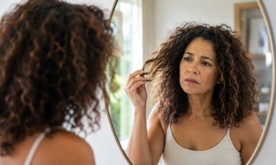 Como combater o frizz e o aspecto opaco dos cabelos durante a menopausa e dar-lhes brilho