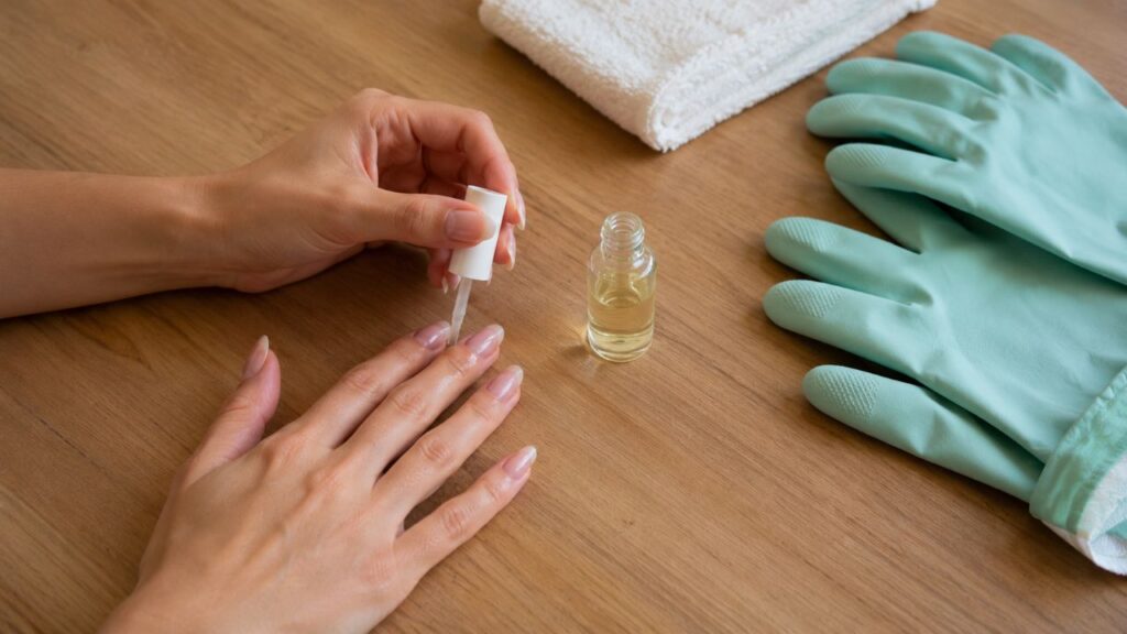 Por que as unhas ficam mais frágeis com a idade? 5 formas de fortalecê-las naturalmente