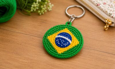 Como fazer um lindo chaveiro da bandeira do Brasil em crochê