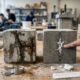 Cientistas criam concreto inteligente com bactérias que pode fechar rachaduras sozinho, durar até 150 anos e transformar o futuro das construções