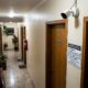Morador instala câmera na própria porta para se sentir seguro, mas acaba enfrentando o condomínio inteiro