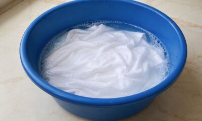 Deixar a roupa de molho em água morna com pasta de dente para que serve e por que é recomendado