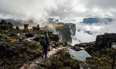 A 2.810 metros de altitude, esta gigante montanha surpreende com frio intenso e formações milenares na fronteira do Brasil