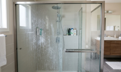 O truque simples das faxineiras experientes para remover manchas do box de forma fácil e rápida