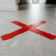 Adeus ao porcelanato: os pisos modernos e baratos que estão dominando as casas em 2026