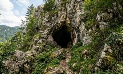 Entraram numa caverna há 14.400 anos e caminharam 800 metros abaixo da terra usando apenas galhos de pinheiro