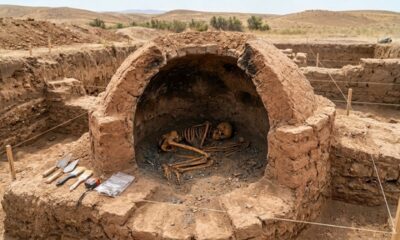 Corpo de jovem de 5.000 anos encontrado em forno de barro intriga arqueólogos e levanta suspeita de sacrifício