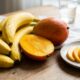 A fruta muito doce que parece inimiga da dieta, mas pode fazer parte de uma alimentação equilibrada sem precisar sair do cardápio