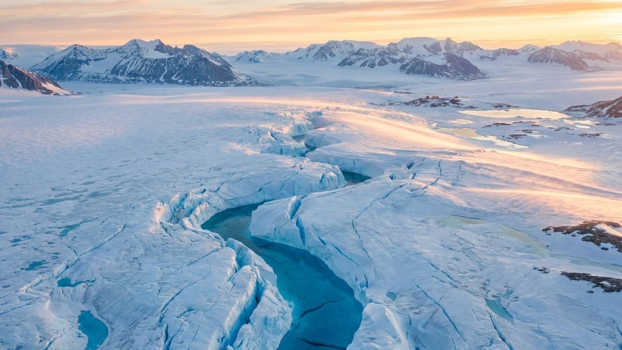 Estrutura misteriosa é encontrada 3 km abaixo do gelo da Antártida e intriga cientistas
