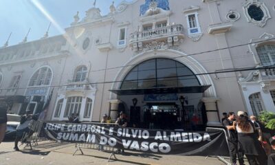 Manifestação em São Januário (Foto: Maria Peres/Fim de Jogo)