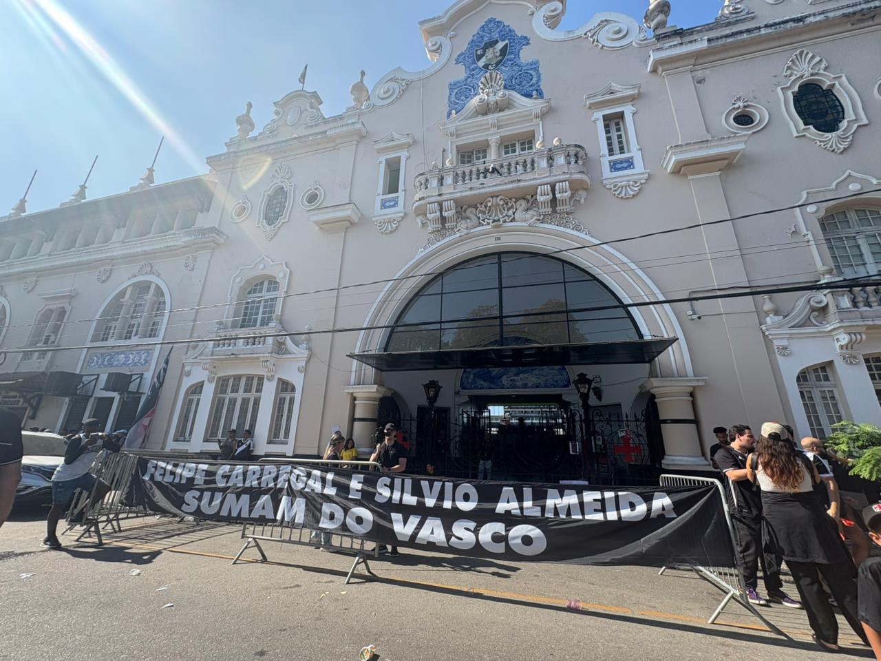 Manifestação em São Januário (Foto: Maria Peres/Fim de Jogo)