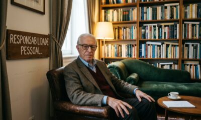 Citação do dia do famoso psicólogo americano Albert Ellis: "Os melhores anos da sua vida são aqueles em que você decide que seus problemas são seus."
