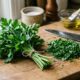 O tempero verde que muita gente ignora e pode deixar sua rotina alimentar mais leve e saborosa