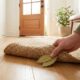 Colocar folha de louro debaixo do tapete à noite: para que serve e como a casa fica pela manhã