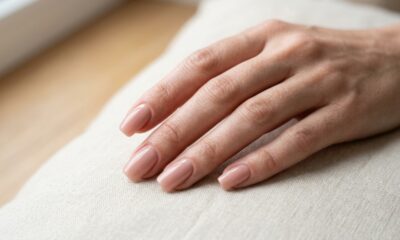 A cor de esmalte que combina com tudo e continua elegante em qualquer idade
