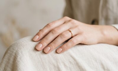 Manicure minimalista: a tendência que está conquistando mulheres de todas as idades