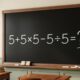 Parece conta de criança, mas muita gente erra: você consegue resolver 5 + 5 × 5 - 5 ÷ 5 na primeira tentativa?