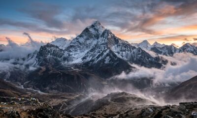 O significado do provérbio tibetano: "A montanha não se inclina ao vento, mas também não o impede de passar." Uma lição sobre calma diante das dificuldades