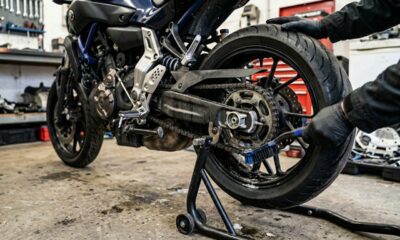 Como limpar e lubrificar corretamente a corrente da moto? Ajuda a evitar reparos mais caros e melhorar o desempenho